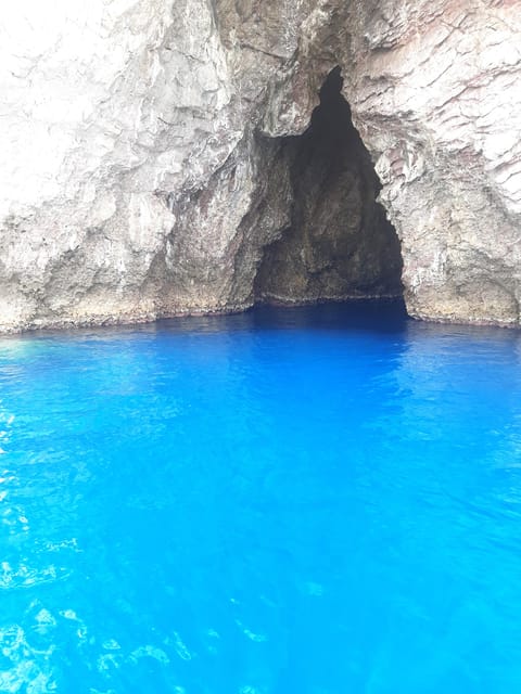 Giardini Naxos: Isola Bella and Grottos Cruise with Aperitif - Prickly pear rock and the approach to Isola Bella