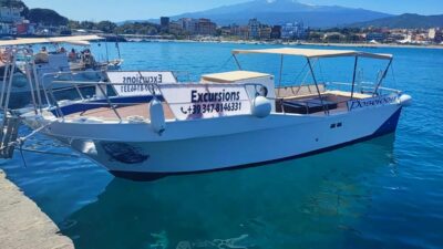 Giardini Naxos: Sunset Dolphin Watching Cruise with Aperitif - The aperitif: more than a snack on a boat