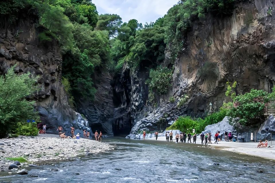 Sicily: Etna and Alcantara Gorges Full-Day Tour with Lunch - Lunch at an Etnean Restaurant: Fuel Between Volcano and River