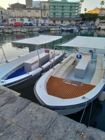 Siracusa: Ortigia Boat Tour with Marine Grotto - Getting to Via Eritrea, 2d and how the timing works